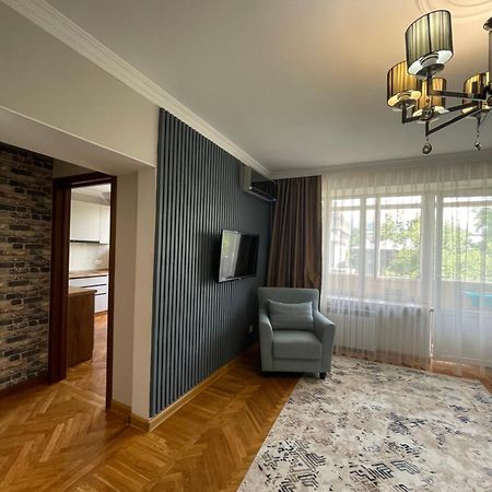 Апартаменты На Арбате Almaty Bagian luar foto